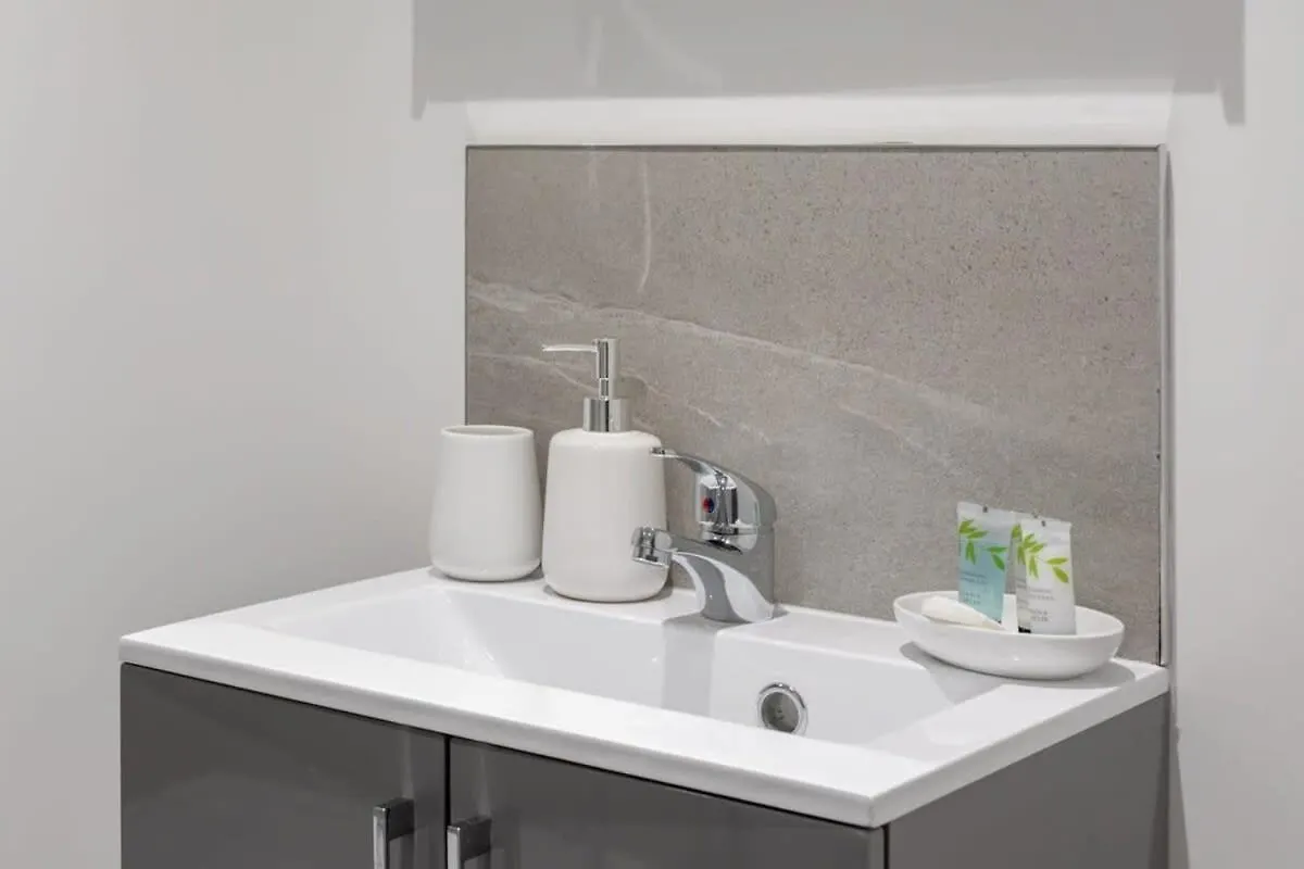 Contemporary 1 Bedroom Apartment Leeds Leeds   Leeds (West Yorkshire)